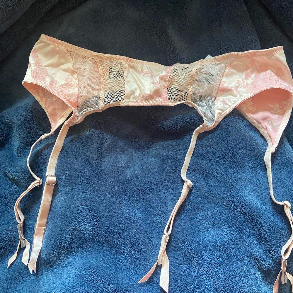 3/$20 Victoria’s Secret Garter